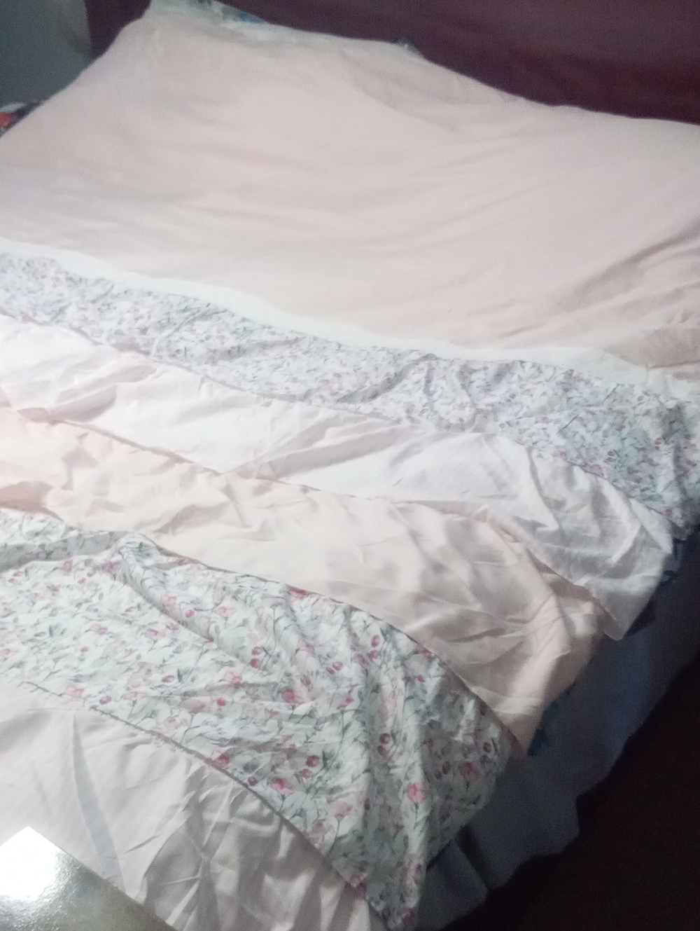 Light Pink Floral Ruffled 8 Piece Queen New In Package $129 Comforter Set